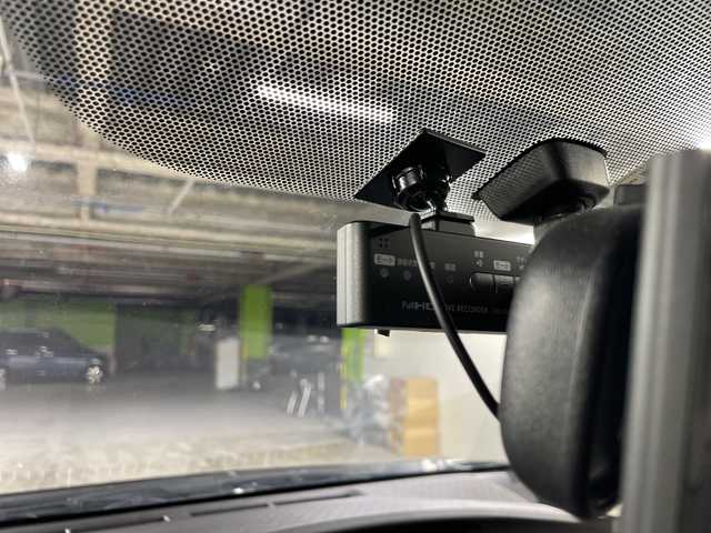 トヨタ プリウス S 沖縄県 2012(平24)年 7.2万km 黒 県外仕入れ/禁煙車/社外エアロ/・KENSTYLE フロントハーフスポイラー/・エムゲイン　リアバンパーエアロ ハイブリットGT/イカリングヘッドライト/ロクサーニ　タルカス１９インチアルミ/T-DEMAND車高調/純正ナビ/・ＣＤ／ＤＶＤ/・Ｂｌｕｅｔｏｏｔｈ/ミラー型ドラレコ/バックカメラ/ビルトインＥＴＣ/純正フロアマット