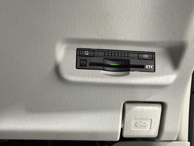 トヨタ プリウス S 沖縄県 2012(平24)年 7.2万km 黒 県外仕入れ/禁煙車/社外エアロ/・KENSTYLE フロントハーフスポイラー/・エムゲイン　リアバンパーエアロ ハイブリットGT/イカリングヘッドライト/ロクサーニ　タルカス１９インチアルミ/T-DEMAND車高調/純正ナビ/・ＣＤ／ＤＶＤ/・Ｂｌｕｅｔｏｏｔｈ/ミラー型ドラレコ/バックカメラ/ビルトインＥＴＣ/純正フロアマット