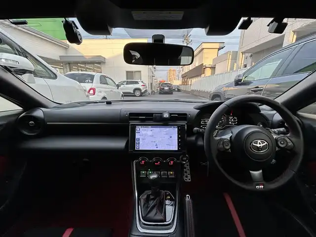 トヨタ ＧＲ８６ RZ 愛知県 2024(令6)年 2.6万km クリスタルホワイトパール ワンオーナー/純正メモリナビ/(FM/AM/CD/DVD/BT/USB/iPod/フルセグ)/アイサイト/・全車速追従クルーズコントロール/・後側方警戒支援システム/・後退時ブレーキアシスト/・リアコーナーセンサー/プリクラッシュブレーキ/純正GRマフラー/GRエアロ/バックカメラ/ドライブレコーダー/ハーフレザーシート/シートヒーター/純正AW18インチ/パドルシフト/LEDヘッドライト/ETC/電動格納ミラー/革巻きステアリング/プッシュスタート/スマートキー・スペアキー１本/ステアリングリモコン/ハンズフリー/ABS/保証書