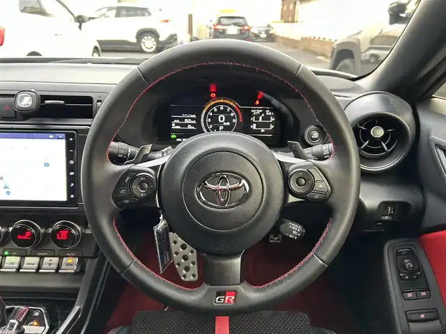 トヨタ ＧＲ８６ RZ 愛知県 2024(令6)年 2.6万km クリスタルホワイトパール ワンオーナー/純正メモリナビ/(FM/AM/CD/DVD/BT/USB/iPod/フルセグ)/アイサイト/・全車速追従クルーズコントロール/・後側方警戒支援システム/・後退時ブレーキアシスト/・リアコーナーセンサー/プリクラッシュブレーキ/純正GRマフラー/GRエアロ/バックカメラ/ドライブレコーダー/ハーフレザーシート/シートヒーター/純正AW18インチ/パドルシフト/LEDヘッドライト/ETC/電動格納ミラー/革巻きステアリング/プッシュスタート/スマートキー・スペアキー１本/ステアリングリモコン/ハンズフリー/ABS/保証書