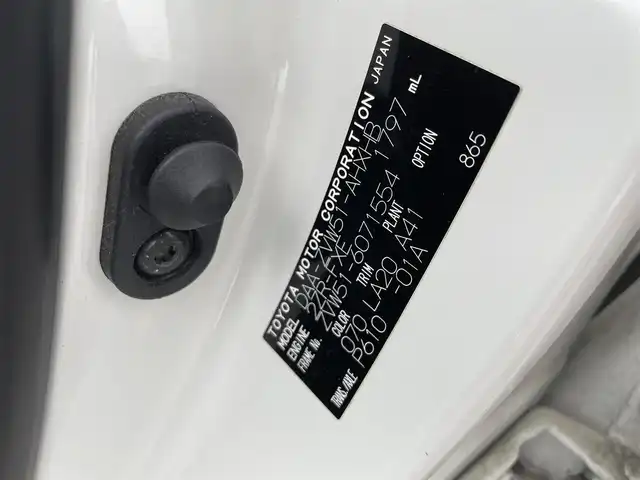 トヨタ プリウス A プレミアム 大分県 2018(平30)年 9.5万km ホワイトパールクリスタルシャイン ワンオーナー/サンルーフ/TOYOTAセーフティセンス/・プリクラッシュセーフティ/・レーンディパーチャアラート/・レーダークルーズコントロール/・オートマチックハイビーム/ブラインドスポットモニター/ヘッドアップディスプレイ/置くだけ充電/純正9型ナビ　型式：NSZT-Y66T/【フルセグTV、DVD再生可、BT対応】/ステアリングスイッチ/バックカメラ/黒革シート/・運転席パワーシート/・前席シートヒーター/ビルトインETC/横滑り防止装置/電動格納ミラー/オートライト/LEDヘッドライト/LEDフォグ/保証書