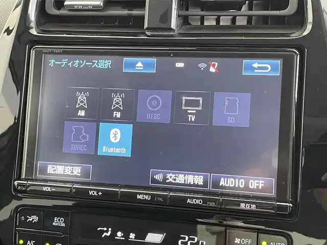 トヨタ プリウス A プレミアム 大分県 2018(平30)年 9.5万km ホワイトパールクリスタルシャイン ワンオーナー/サンルーフ/TOYOTAセーフティセンス/・プリクラッシュセーフティ/・レーンディパーチャアラート/・レーダークルーズコントロール/・オートマチックハイビーム/ブラインドスポットモニター/ヘッドアップディスプレイ/置くだけ充電/純正9型ナビ　型式：NSZT-Y66T/【フルセグTV、DVD再生可、BT対応】/ステアリングスイッチ/バックカメラ/黒革シート/・運転席パワーシート/・前席シートヒーター/ビルトインETC/横滑り防止装置/電動格納ミラー/オートライト/LEDヘッドライト/LEDフォグ/保証書