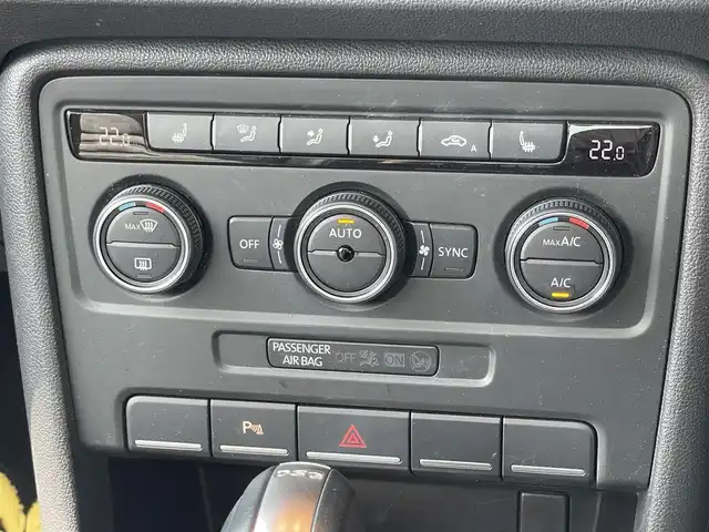 フォルクスワーゲン ザ・ビートル ターボ 鹿児島県 2016(平28)年 5.5万km リフレックスシルバーメタリック 禁煙車/サンルーフ/純正ナビ/フルセグ/ドライブレコーダー/純正フロアマット/純正18インチアルミホイール/オートライト/スペアキー