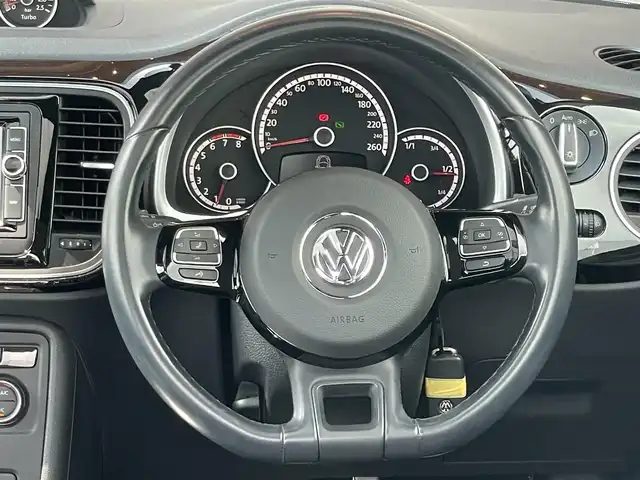 フォルクスワーゲン ザ・ビートル ターボ 鹿児島県 2016(平28)年 5.5万km リフレックスシルバーメタリック 禁煙車/サンルーフ/純正ナビ/フルセグ/ドライブレコーダー/純正フロアマット/純正18インチアルミホイール/オートライト/スペアキー