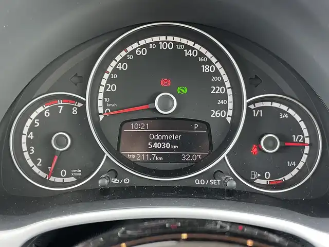 フォルクスワーゲン ザ・ビートル ターボ 鹿児島県 2016(平28)年 5.5万km リフレックスシルバーメタリック 禁煙車/サンルーフ/純正ナビ/フルセグ/ドライブレコーダー/純正フロアマット/純正18インチアルミホイール/オートライト/スペアキー