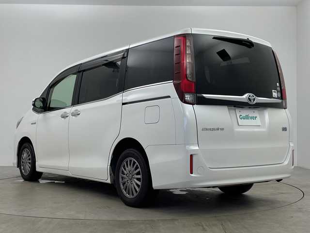 トヨタ エスクァイア ハイブリッド Gi 鹿児島県 2014(平26)年 14.6万km ホワイトパールクリスタルシャイン ワンオーナー/社外ナビ/（フルセグ/DVD/CD）/フリップダウンモニター/両側パワースライドドア/クルーズコントロール/ワイヤレス充電/レザーシート/シートヒーター/ビルドインETC/リアサンシェード/スマートキー/プッシュスタートボタン/純正フロアマット