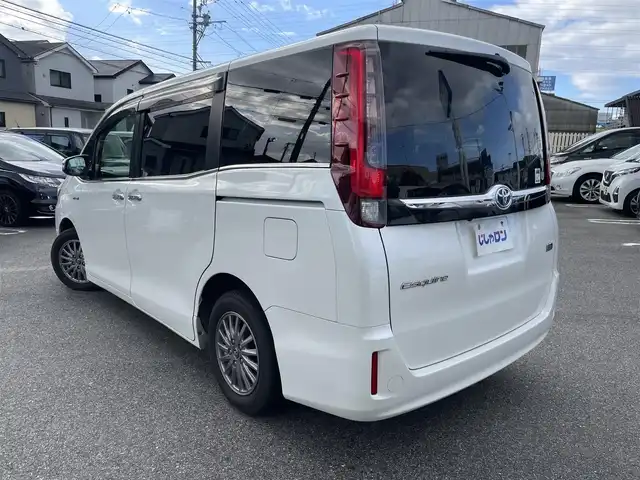 トヨタ エスクァイア ハイブリッド Gi 愛知県 2014(平26)年 14.7万km ホワイトパールクリスタルシャイン (株)IDOMが運営する【じしゃロン名古屋鳴海店】の自社ローン専用車両になりますこちらは現金またはオートローンご利用時の価格です。自社ローンご希望の方は別途その旨お申付け下さい/ ワンオーナー/社外ナビ/（フルセグ/DVD/CD）/フリップダウンモニター/両側パワースライドドア/クルーズコントロール/ワイヤレス充電/レザーシート/シートヒーター/ビルドインETC/リアサンシェード/スマートキー/プッシュスタートボタン/純正フロアマット