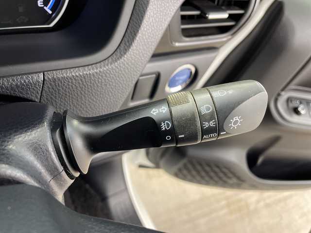 トヨタ エスクァイア ハイブリッド Gi 愛知県 2014(平26)年 14.7万km ホワイトパールクリスタルシャイン (株)IDOMが運営する【じしゃロン名古屋鳴海店】の自社ローン専用車両になりますこちらは現金またはオートローンご利用時の価格です。自社ローンご希望の方は別途その旨お申付け下さい/ ワンオーナー/社外ナビ/（フルセグ/DVD/CD）/フリップダウンモニター/両側パワースライドドア/クルーズコントロール/ワイヤレス充電/レザーシート/シートヒーター/ビルドインETC/リアサンシェード/スマートキー/プッシュスタートボタン/純正フロアマット