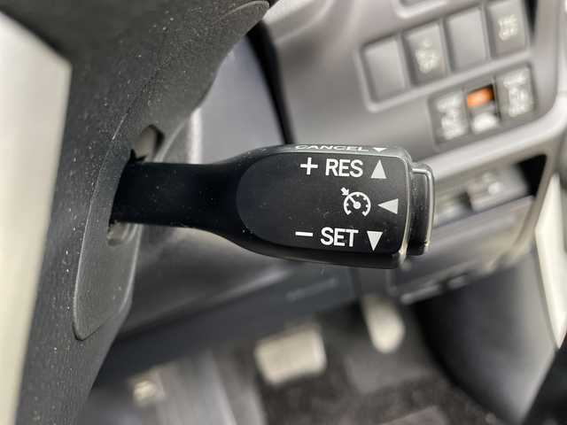 トヨタ エスクァイア ハイブリッド Gi 愛知県 2014(平26)年 14.7万km ホワイトパールクリスタルシャイン (株)IDOMが運営する【じしゃロン名古屋鳴海店】の自社ローン専用車両になりますこちらは現金またはオートローンご利用時の価格です。自社ローンご希望の方は別途その旨お申付け下さい/ ワンオーナー/社外ナビ/（フルセグ/DVD/CD）/フリップダウンモニター/両側パワースライドドア/クルーズコントロール/ワイヤレス充電/レザーシート/シートヒーター/ビルドインETC/リアサンシェード/スマートキー/プッシュスタートボタン/純正フロアマット