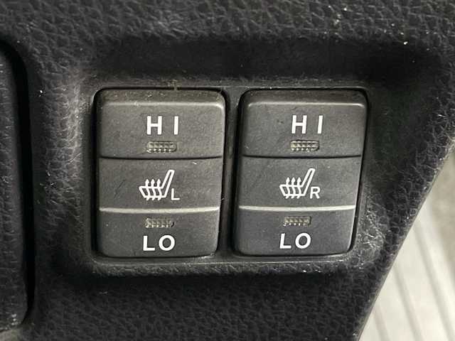 トヨタ エスクァイア ハイブリッド Gi 愛知県 2014(平26)年 14.7万km ホワイトパールクリスタルシャイン (株)IDOMが運営する【じしゃロン名古屋鳴海店】の自社ローン専用車両になりますこちらは現金またはオートローンご利用時の価格です。自社ローンご希望の方は別途その旨お申付け下さい/ ワンオーナー/社外ナビ/（フルセグ/DVD/CD）/フリップダウンモニター/両側パワースライドドア/クルーズコントロール/ワイヤレス充電/レザーシート/シートヒーター/ビルドインETC/リアサンシェード/スマートキー/プッシュスタートボタン/純正フロアマット