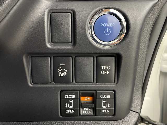 トヨタ エスクァイア ハイブリッド Gi 愛知県 2014(平26)年 14.7万km ホワイトパールクリスタルシャイン (株)IDOMが運営する【じしゃロン名古屋鳴海店】の自社ローン専用車両になりますこちらは現金またはオートローンご利用時の価格です。自社ローンご希望の方は別途その旨お申付け下さい/ ワンオーナー/社外ナビ/（フルセグ/DVD/CD）/フリップダウンモニター/両側パワースライドドア/クルーズコントロール/ワイヤレス充電/レザーシート/シートヒーター/ビルドインETC/リアサンシェード/スマートキー/プッシュスタートボタン/純正フロアマット