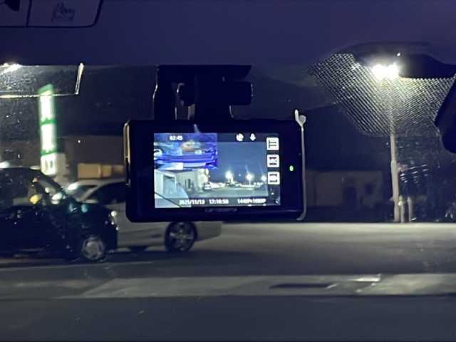 トヨタ プリウス S 山梨県 2018(平30)年 5.9万km スティールブロンドM 純正SDナビ（NSCD-W66）/CDBTフルセグテレビ/バックカメラ/アイドリングストップ/プッシュスタート/ETC/純正LEDヘッドライト