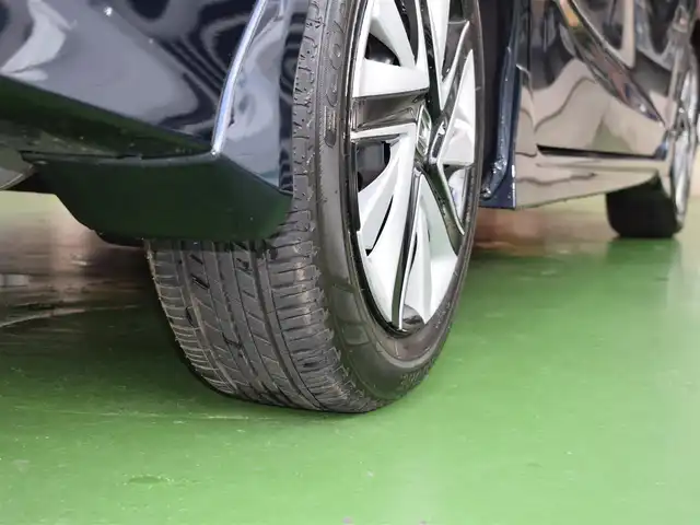 ホンダ シャトル ハイブリッド X ホンダセンシング 神奈川県 2019(令1)年 0.7万km ミッドナイトブルービームM ワンオーナー/新車時保証書/取扱説明書/前後ドラレコ/純正SDナビ/(フルセグTV/CD/DVD/SD/BT/USB)/バックカメラ/衝突軽減防止＆警報/車線逸脱防止＆警報/アダプティブクルーズコントロール/先行車発進検知/ロードサインアシスト/パーキングアシスト/シートヒーター(D＋N席)/デュアルオートエアコン/革巻きステアリング/ステアリングスイッチ/パドルシフト/オートライト/横滑り防止/プッシュスタート＆スマートキー/ウインカー付き電動格納ミラー/スペアキー/ドアバイザー/LEDヘッドライト/フォグランプ/純正フロアマット