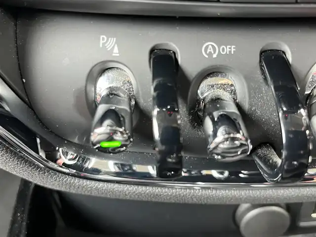 ＭＩＮＩ ＢＭＷ ミニ クラブマン クーパーD 奈良県 2022(令4)年 2.3万km 赤 ワンオーナー　/前後ドライブレコーダー　［ＺＤＲ－０３５］　/純正ナビ純正シート　［ハーフレザー］　/純正１７ＡＷ　/純正ミラー型ＥＴＣ　/バックモニター　/パーキングアシスト　/ＬＥＤヘッドライト　/スペアキー/アイドリングストップ