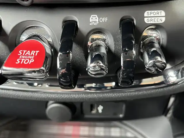 ＭＩＮＩ ＢＭＷ ミニ クラブマン クーパーD 奈良県 2022(令4)年 2.3万km 赤 ワンオーナー　/前後ドライブレコーダー　［ＺＤＲ－０３５］　/純正ナビ純正シート　［ハーフレザー］　/純正１７ＡＷ　/純正ミラー型ＥＴＣ　/バックモニター　/パーキングアシスト　/ＬＥＤヘッドライト　/スペアキー/アイドリングストップ