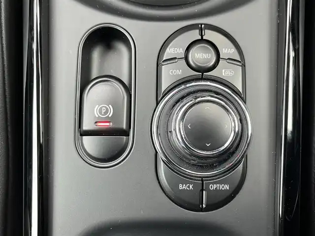 ＭＩＮＩ ＢＭＷ ミニ クラブマン クーパーD 奈良県 2022(令4)年 2.3万km 赤 ワンオーナー　/前後ドライブレコーダー　［ＺＤＲ－０３５］　/純正ナビ純正シート　［ハーフレザー］　/純正１７ＡＷ　/純正ミラー型ＥＴＣ　/バックモニター　/パーキングアシスト　/ＬＥＤヘッドライト　/スペアキー/アイドリングストップ