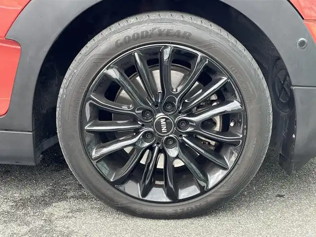 ＭＩＮＩ ＢＭＷ ミニ クラブマン クーパーD 奈良県 2022(令4)年 2.3万km 赤 ワンオーナー　/前後ドライブレコーダー　［ＺＤＲ－０３５］　/純正ナビ純正シート　［ハーフレザー］　/純正１７ＡＷ　/純正ミラー型ＥＴＣ　/バックモニター　/パーキングアシスト　/ＬＥＤヘッドライト　/スペアキー/アイドリングストップ