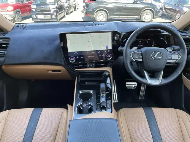 レクサス ＮＸ 350h Fスポーツ 群馬県 2025(令7)年 1.2万km ホワイトノーヴァガラスフレーク ワンオーナー/パノラマルーフ/ブラックルーフレール/純正14インチDA/Bluetooth・フルセグ/USB・Miracast/パノラミックビューモニター/デジタルインナーミラー/ビルトインETC2.0/ロゴ入りオレンジキャリパー/クルーズコントロール/パドルシフト/パワーシート/シートメモリー/シートベンチレーション/シートヒーター/スカッフイルミネーション/プロジェクションカーテシイルミ/カップホルダーイルミネーション/純正アルミホイール/純正フロアマット/取説・保証書/スマートキー×2/カードキー