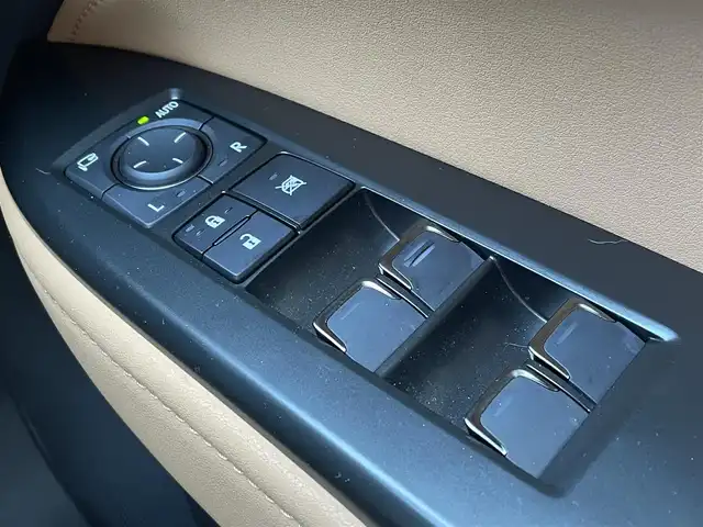 レクサス ＮＸ 350h Fスポーツ 群馬県 2025(令7)年 1.2万km ホワイトノーヴァガラスフレーク ワンオーナー/パノラマルーフ/ブラックルーフレール/純正14インチDA/Bluetooth・フルセグ/USB・Miracast/パノラミックビューモニター/デジタルインナーミラー/ビルトインETC2.0/ロゴ入りオレンジキャリパー/クルーズコントロール/パドルシフト/パワーシート/シートメモリー/シートベンチレーション/シートヒーター/スカッフイルミネーション/プロジェクションカーテシイルミ/カップホルダーイルミネーション/純正アルミホイール/純正フロアマット/取説・保証書/スマートキー×2/カードキー