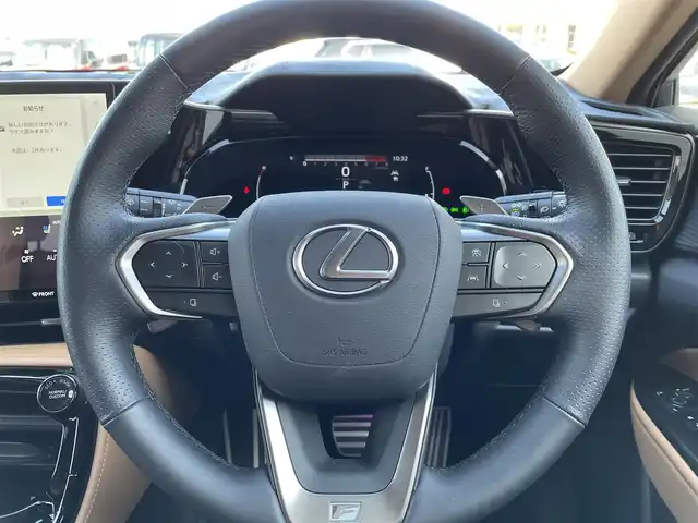 レクサス ＮＸ 350h Fスポーツ 群馬県 2025(令7)年 1.2万km ホワイトノーヴァガラスフレーク ワンオーナー/パノラマルーフ/ブラックルーフレール/純正14インチDA/Bluetooth・フルセグ/USB・Miracast/パノラミックビューモニター/デジタルインナーミラー/ビルトインETC2.0/ロゴ入りオレンジキャリパー/クルーズコントロール/パドルシフト/パワーシート/シートメモリー/シートベンチレーション/シートヒーター/スカッフイルミネーション/プロジェクションカーテシイルミ/カップホルダーイルミネーション/純正アルミホイール/純正フロアマット/取説・保証書/スマートキー×2/カードキー