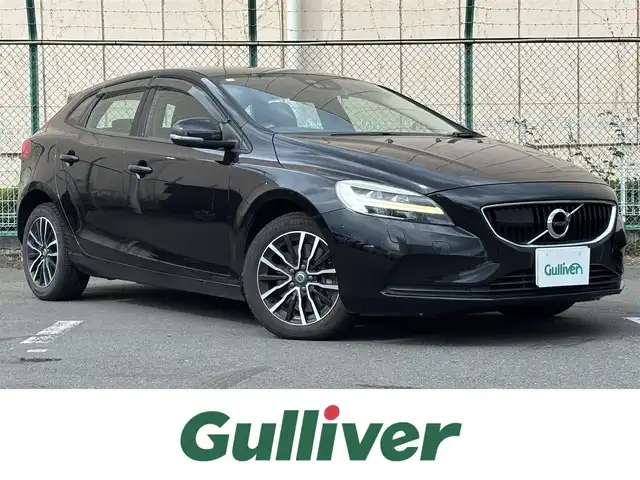 ボルボ Ｖ４０ T3 モメンタム 東京都 2018(平30)年 8.7万km 黒 E-6AT/最高出力１５２PS/リバース連動ボディ同色ドアミラー/左右２本出しマフラー/ナビ/バックカメラ/ドライブレコーダー/パーキングセンサー/アダプティブクルーズコントロール/衝突警告/レーンキーピングエイド　/ブラインドスポットモニター/パーキングソナー/プッシュスタート/ＥＴＣ