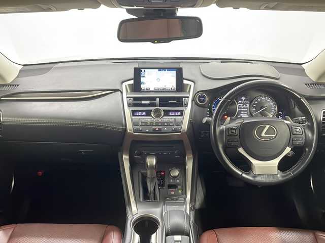 レクサス ＮＸ 300h バージョンL 長崎県 2015(平27)年 9.4万km ソニックチタニウム 純正メモリナビ/（DVD/フルセグTV/Bluetooth/MSV）/バックカメラ/ビルトインETC/革シート/パワーシート/シートヒーター/エアシート/パワーバックドア/ステアマチック/クルーズコントロール/車線逸脱警報/横滑り防止機能/純正LEDヘッドライト/純正18インチアルミホイール/スマートキー/スペアキー2本（1本カードキー）/保証書/取扱説明書