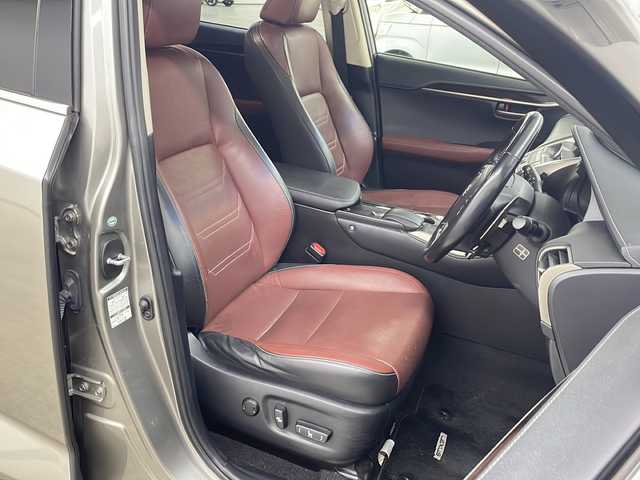 レクサス ＮＸ 300h バージョンL 長崎県 2015(平27)年 9.4万km ソニックチタニウム 純正メモリナビ/（DVD/フルセグTV/Bluetooth/MSV）/バックカメラ/ビルトインETC/革シート/パワーシート/シートヒーター/エアシート/パワーバックドア/ステアマチック/クルーズコントロール/車線逸脱警報/横滑り防止機能/純正LEDヘッドライト/純正18インチアルミホイール/スマートキー/スペアキー2本（1本カードキー）/保証書/取扱説明書
