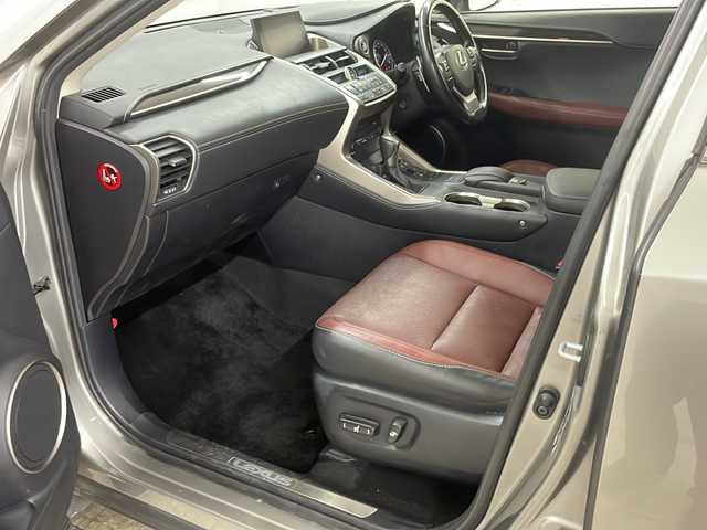 レクサス ＮＸ 300h バージョンL 長崎県 2015(平27)年 9.4万km ソニックチタニウム 純正メモリナビ/（DVD/フルセグTV/Bluetooth/MSV）/バックカメラ/ビルトインETC/革シート/パワーシート/シートヒーター/エアシート/パワーバックドア/ステアマチック/クルーズコントロール/車線逸脱警報/横滑り防止機能/純正LEDヘッドライト/純正18インチアルミホイール/スマートキー/スペアキー2本（1本カードキー）/保証書/取扱説明書