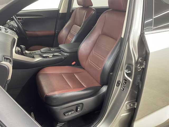 レクサス ＮＸ 300h バージョンL 長崎県 2015(平27)年 9.4万km ソニックチタニウム 純正メモリナビ/（DVD/フルセグTV/Bluetooth/MSV）/バックカメラ/ビルトインETC/革シート/パワーシート/シートヒーター/エアシート/パワーバックドア/ステアマチック/クルーズコントロール/車線逸脱警報/横滑り防止機能/純正LEDヘッドライト/純正18インチアルミホイール/スマートキー/スペアキー2本（1本カードキー）/保証書/取扱説明書