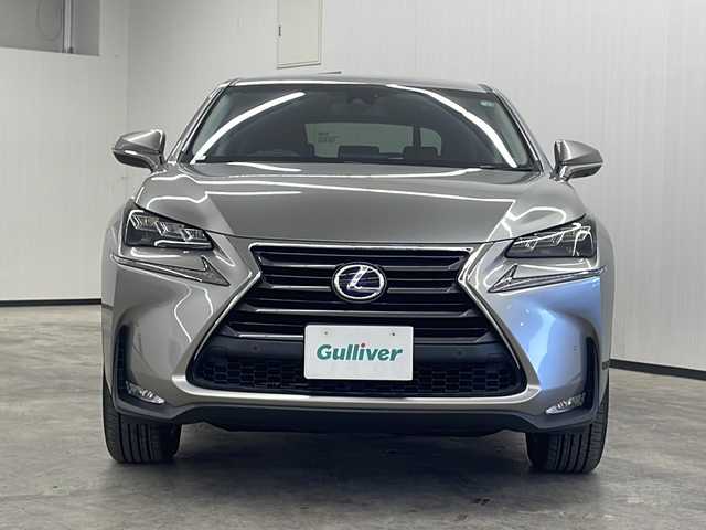 レクサス ＮＸ 300h バージョンL 長崎県 2015(平27)年 9.4万km ソニックチタニウム 純正メモリナビ/（DVD/フルセグTV/Bluetooth/MSV）/バックカメラ/ビルトインETC/革シート/パワーシート/シートヒーター/エアシート/パワーバックドア/ステアマチック/クルーズコントロール/車線逸脱警報/横滑り防止機能/純正LEDヘッドライト/純正18インチアルミホイール/スマートキー/スペアキー2本（1本カードキー）/保証書/取扱説明書