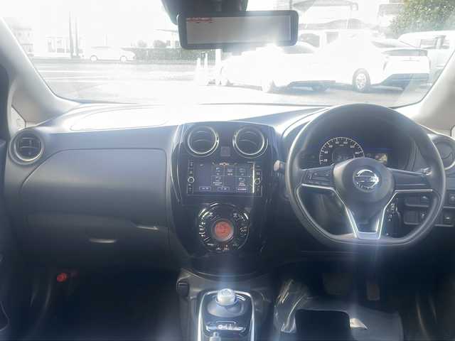 日産 ノート e－パワー X 福島県 2019(平31)年 9.6万km 赤 360°セーフティアシスト/・踏み間違い衝突防止アシスト/・インテリジェントエマージェンシーブレーキ/・車線逸脱警報/・前方衝突予測警報/デジタルインナーミラー/・バックカメラ/・アラウンドビューモニター/純正メモリーナビ/・型番：MM318D-W/・フルセグTV/BT/SD/AUX/iPod/CD/DVD/FM/AM/・SD MUSIC STOCKER/ステアリングリモコン/横滑り防止装置/プッシュスタート/・スマートキー/・スペアキー1本/電動格納ミラー/・ウィンカーミラー/LEDヘッドライト/・オートライト/純正ドアバイザー/純正フロアマット/社外AW/・Exceeder/積込みスタッドレスタイヤ/・溝6mm/・純正AW