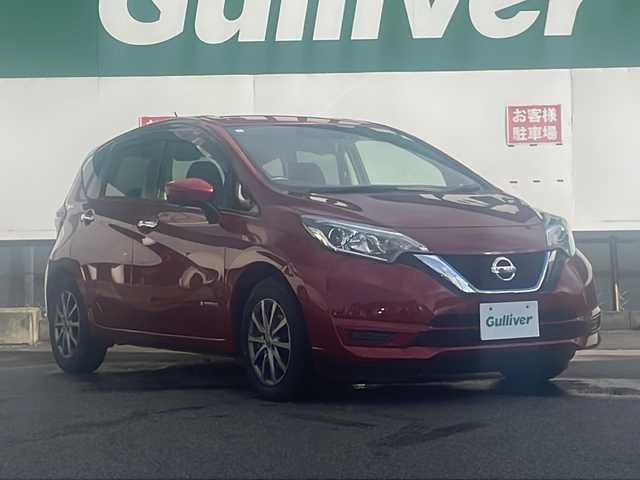 日産 ノート e－パワー X 福島県 2019(平31)年 9.6万km 赤 360°セーフティアシスト/・踏み間違い衝突防止アシスト/・インテリジェントエマージェンシーブレーキ/・車線逸脱警報/・前方衝突予測警報/デジタルインナーミラー/・バックカメラ/・アラウンドビューモニター/純正メモリーナビ/・型番：MM318D-W/・フルセグTV/BT/SD/AUX/iPod/CD/DVD/FM/AM/・SD MUSIC STOCKER/ステアリングリモコン/横滑り防止装置/プッシュスタート/・スマートキー/・スペアキー1本/電動格納ミラー/・ウィンカーミラー/LEDヘッドライト/・オートライト/純正ドアバイザー/純正フロアマット/社外AW/・Exceeder/積込みスタッドレスタイヤ/・溝6mm/・純正AW