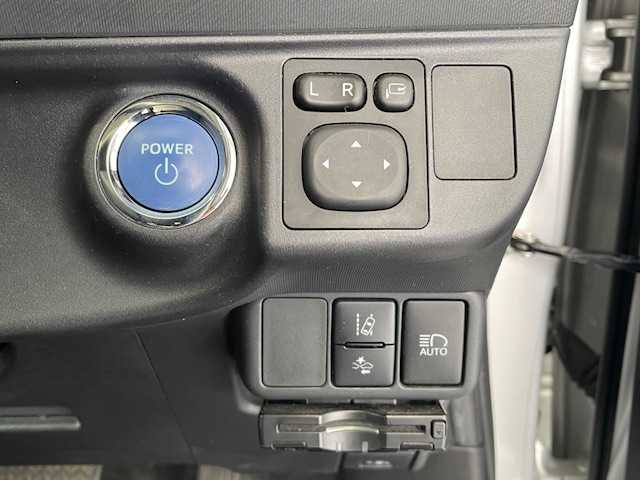 トヨタ アクア クロスオーバー 埼玉県 2017(平29)年 2.6万km シルバーマイカM