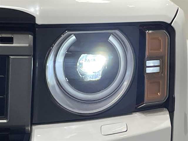 トヨタ ランドクルーザー ２５０ VX ファーストエディション 愛知県 2024(令6)年 0.9万km プラチナホワイトパールマイカ 純正12.3incディスプレイナビ　/(AM/FM/フルセグTV/Bluetooth/Miracast/HDMI/CarPlay)/サンルーフ　/パノラマミックビューモニター　/トヨタセーフティセンス　/　　-プリクラッシュセーフティ/　　-レーンアシスト/　　-レーダークルーズコントロール/　　-オートマチックハイビーム/　　-ロードサインアシスト/　　-発進遅れ告知機能/ビルトインＥＴＣ２．０　/茶レザーシート　/シートヒーター/ベンチレーション/電動パワーシート　/デジタルインナーミラー/ブラインドスポットモニター（BSM)/ステアリングヒーター/LEDヘッドライト/クリアランスソナー/純正フロアマット/プッシュスタート/　　　-スマートキー