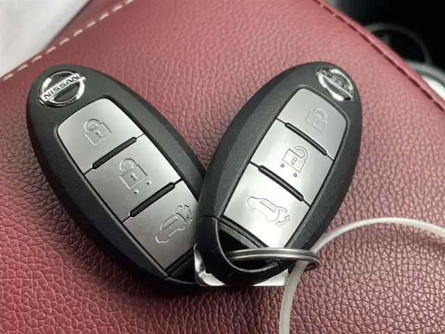 日産 エクストレイル 20Xi 佐賀県 2020(令2)年 4.9万km ダイヤモンドブラック 純正10インチSDナビゲーション/・フルセグTV/CD/DVD/SD/Bluetooth/アラウンドビューモニター/前方ドライブレコーダー/ビルトインETC/リモコンオートバックドア/純正リモコンエンジンスターター/ミラーヒーター/デジタルインナーミラー/電子パーキングブレーキ/・AUTO HOLD機能/赤レザー調シートカバー/全席シートヒーター/革巻きステアリング/ステアリングリモコン/純正18インチアルミホイール/純正LEDヘッドライト/社外LED球フォグランプ/純正フロアマット/純正ドアバイザ―/新車保証書/取扱説明書/スペアキー１本/プロパイロット/・インテリジェントクルーズコントロール/・エマージェンシーブレーキ/・前後クリアランスソナー/・クロストラフィック/・車線逸脱警報/・ブラインドスポットインフォメーション