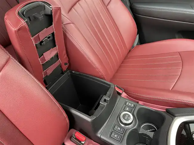 日産 エクストレイル 20Xi 佐賀県 2020(令2)年 4.9万km ダイヤモンドブラック 純正10インチSDナビゲーション/・フルセグTV/CD/DVD/SD/Bluetooth/アラウンドビューモニター/前方ドライブレコーダー/ビルトインETC/リモコンオートバックドア/純正リモコンエンジンスターター/ミラーヒーター/デジタルインナーミラー/電子パーキングブレーキ/・AUTO HOLD機能/赤レザー調シートカバー/全席シートヒーター/革巻きステアリング/ステアリングリモコン/純正18インチアルミホイール/純正LEDヘッドライト/社外LED球フォグランプ/純正フロアマット/純正ドアバイザ―/新車保証書/取扱説明書/スペアキー１本/プロパイロット/・インテリジェントクルーズコントロール/・エマージェンシーブレーキ/・前後クリアランスソナー/・クロストラフィック/・車線逸脱警報/・ブラインドスポットインフォメーション