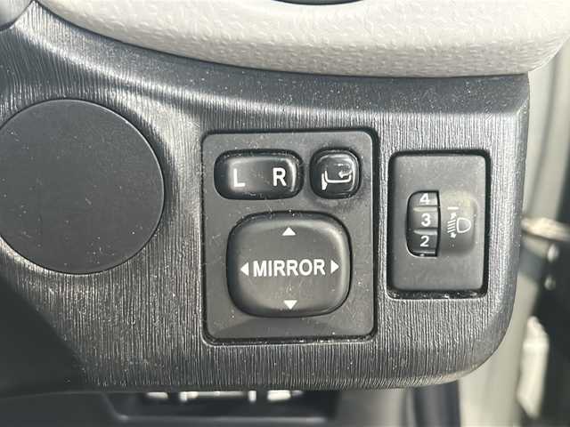 トヨタ ヴィッツ F 高知県 2013(平25)年 6.5万km ジンバックメタリック 純正７インチナビ/・ワンセグＴＶ/・Ｂｌｕｅｔｏｏｔｈオーディオ/・ＣＤ/ＥＴＣ/リモコンキー/純正フロアマット/ハロゲンヘッドライト/ＡＢＳ/パワーウインドウ