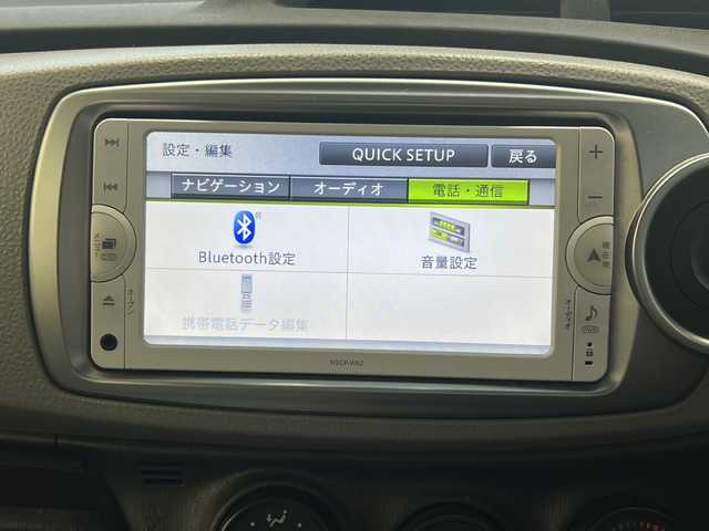 トヨタ ヴィッツ F 高知県 2013(平25)年 6.5万km ジンバックメタリック 純正７インチナビ/・ワンセグＴＶ/・Ｂｌｕｅｔｏｏｔｈオーディオ/・ＣＤ/ＥＴＣ/リモコンキー/純正フロアマット/ハロゲンヘッドライト/ＡＢＳ/パワーウインドウ