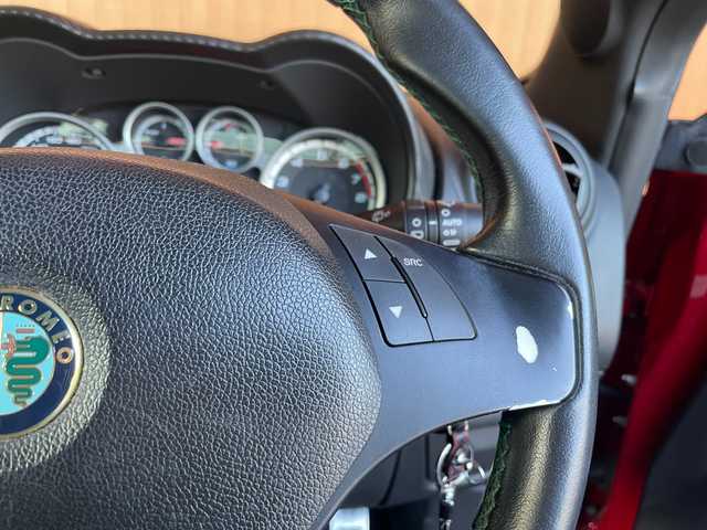 アルファロメオ ミト クアドリフォリオ ヴェルデ LTD 愛知県 2012(平24)年 12万km 赤 50台限定車/6MT/純正オーディオ/CD/FM/AM/ETC/キセノンヘッドライト/オートライト/純正18インチAW