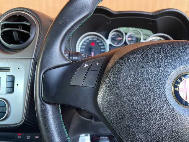 アルファロメオ ミト クアドリフォリオ ヴェルデ LTD 愛知県 2012(平24)年 12万km 赤 50台限定車/6MT/純正オーディオ/CD/FM/AM/ETC/キセノンヘッドライト/オートライト/純正18インチAW