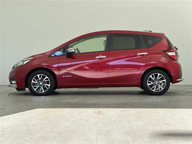 日産 ノート e－パワー X モード・プレミア 千葉県 2017(平29)年 4.5万km ガーネットレッド 純正ナビ/ETC/後カメラ/LED/スペアキー/Bluetooth/CD/フルセグTV/スマートキー/プッシュスタート/純正フロアマット/社外アルミホイール/ABS/横滑り防止装置/オートライト/エアバックW/衝突被害軽減システム/盗難防止装置