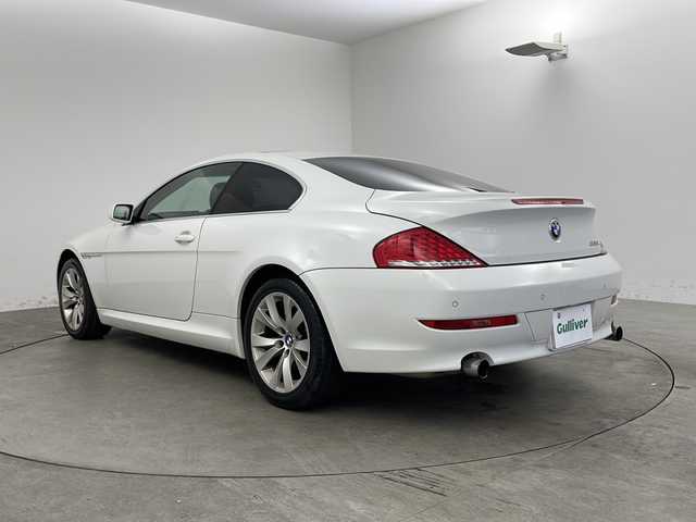 ＢＭＷ ６３０ｉ 兵庫県 2008(平20)年 12.2万km パール ・純正HDDナビ/・CD/DVD再生/・AUX接続/・サンルーフ/・シートヒーター（運転席＋助手席）/・メモリーパワーシート（運転席＋助手席）/・レザーシート/・クルーズコントロール/・ETC/・純正アルミホイール/・ABS/・前後コーナーセンサー/・盗難防止装置/・オートライト/・オートマチックハイビーム/・HIDヘッドライト/・Wエアバック
