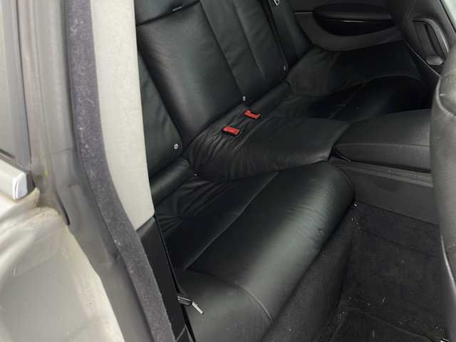 ＢＭＷ ６３０ｉ 兵庫県 2008(平20)年 12.2万km パール ・純正HDDナビ/・CD/DVD再生/・AUX接続/・サンルーフ/・シートヒーター（運転席＋助手席）/・メモリーパワーシート（運転席＋助手席）/・レザーシート/・クルーズコントロール/・ETC/・純正アルミホイール/・ABS/・前後コーナーセンサー/・盗難防止装置/・オートライト/・オートマチックハイビーム/・HIDヘッドライト/・Wエアバック