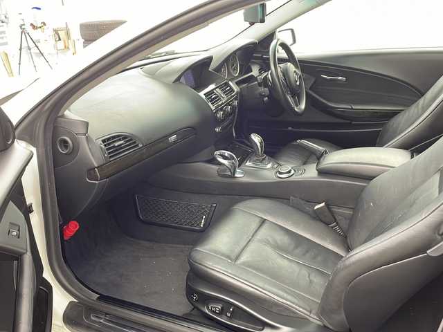 ＢＭＷ ６３０ｉ 兵庫県 2008(平20)年 12.2万km パール ・純正HDDナビ/・CD/DVD再生/・AUX接続/・サンルーフ/・シートヒーター（運転席＋助手席）/・メモリーパワーシート（運転席＋助手席）/・レザーシート/・クルーズコントロール/・ETC/・純正アルミホイール/・ABS/・前後コーナーセンサー/・盗難防止装置/・オートライト/・オートマチックハイビーム/・HIDヘッドライト/・Wエアバック
