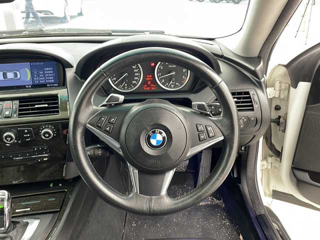 ＢＭＷ ６３０ｉ 兵庫県 2008(平20)年 12.2万km パール ・純正HDDナビ/・CD/DVD再生/・AUX接続/・サンルーフ/・シートヒーター（運転席＋助手席）/・メモリーパワーシート（運転席＋助手席）/・レザーシート/・クルーズコントロール/・ETC/・純正アルミホイール/・ABS/・前後コーナーセンサー/・盗難防止装置/・オートライト/・オートマチックハイビーム/・HIDヘッドライト/・Wエアバック