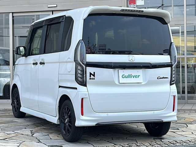 ホンダ Ｎ ＢＯＸ カスタム L スタイル+ブラック 静岡県 2022(令4)年 3.6万km プラチナホワイトパール 純正ナビ/・CD/DVD/・FM/AM/・フルセグTV/・SD/Music Rack/・USB/・Bluetooth/ホンダセンシング/●衝突軽減ブレーキ（CMBS）/●誤発進抑制機能/●歩行者事故低減ステアリング/●路外逸脱抑制機能/●渋滞追従機能付アダプティブクルーズコントロール（ACC）/●車線維持支援システム（LKAS）/●先行車発進お知らせ機能/●標識認識機能/●後方誤発進抑制機能/●オートハイビーム/主要装備/・バックカメラ/・ＥＴＣ/・運転席＋助手席シートヒーター/・電動パーキング/・ドライブレコーダー/・コーナーセンサー/・両側パワスラ/・サイドカーテンエアバッグ/・アレルクリーンプラスシート