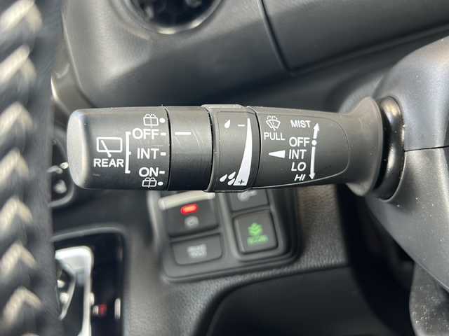 ホンダ Ｎ ＢＯＸ カスタム L スタイル+ブラック 静岡県 2022(令4)年 3.6万km プラチナホワイトパール 純正ナビ/・CD/DVD/・FM/AM/・フルセグTV/・SD/Music Rack/・USB/・Bluetooth/ホンダセンシング/●衝突軽減ブレーキ（CMBS）/●誤発進抑制機能/●歩行者事故低減ステアリング/●路外逸脱抑制機能/●渋滞追従機能付アダプティブクルーズコントロール（ACC）/●車線維持支援システム（LKAS）/●先行車発進お知らせ機能/●標識認識機能/●後方誤発進抑制機能/●オートハイビーム/主要装備/・バックカメラ/・ＥＴＣ/・運転席＋助手席シートヒーター/・電動パーキング/・ドライブレコーダー/・コーナーセンサー/・両側パワスラ/・サイドカーテンエアバッグ/・アレルクリーンプラスシート