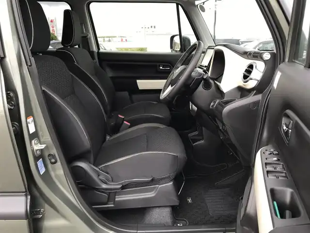 スズキ クロスビー HYBRID MZ 鳥取県 2024(令6)年 0.7万km タフカーキパールメタリック/ホワイト2トーン ターボ車/純正8インチナビ/フルセグ/CD/DVD/BT/USB/全方位カメラ/スズキセーフティサポート/レーンキープアシスト/レーダークルーズコントロール/コーナーセンサー/前席シートヒーター/パドルシフト/LEDヘットライト/フォグライト/純正16インチアルミホイール/プッシュエンジンスタート/アイドリングストップ/スマートキー/フロアマット/ドアバイザー