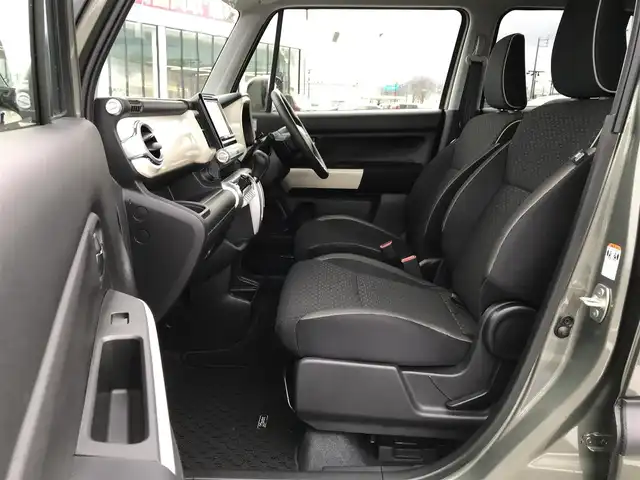 スズキ クロスビー HYBRID MZ 鳥取県 2024(令6)年 0.7万km タフカーキパールメタリック/ホワイト2トーン ターボ車/純正8インチナビ/フルセグ/CD/DVD/BT/USB/全方位カメラ/スズキセーフティサポート/レーンキープアシスト/レーダークルーズコントロール/コーナーセンサー/前席シートヒーター/パドルシフト/LEDヘットライト/フォグライト/純正16インチアルミホイール/プッシュエンジンスタート/アイドリングストップ/スマートキー/フロアマット/ドアバイザー