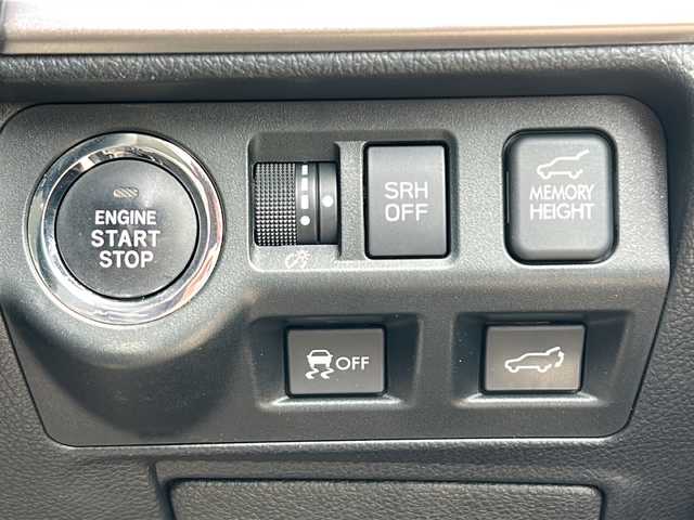 スバル フォレスター S－リミテッド 石川県 2017(平29)年 8.1万km クリスタルブラックシリカ ハーフレザーシート/社外メモリナビ＆フルセグＴＶ/（ＤＶＤ＆ＢＴ＆ＣＤ＆ＳＤ）/バックカメラ/レーダークルーズコントロール/レーンキープアシスト/ＥＴＣ/純正１８inアルミホイール/オートライト/ＬＥＤライト/フォグランプ/ウィンカーミラー/電動格納ミラー/スマートキー/プッシュスタート/Ｗ＋サイドエアバッグ/横滑り防止装置/ＡＢＳ/ドアバイザー/純正フロアマット/新車保証書/取扱説明書